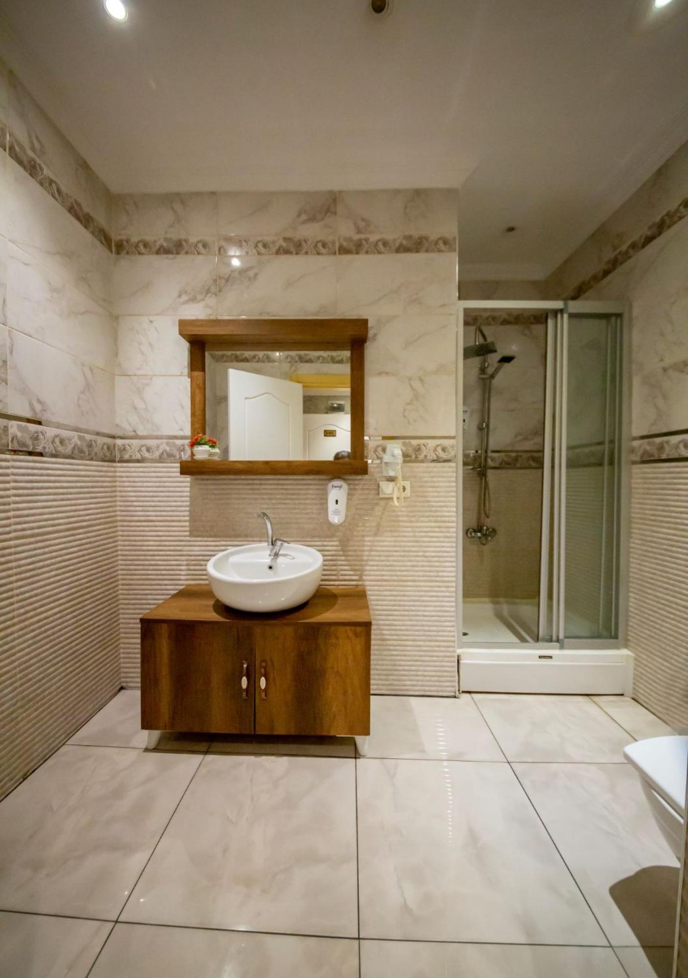 Royal Garden Suite And Hotel Istambul Exterior foto